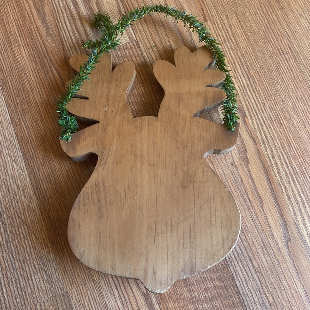 π Holiday Wooden Wall Hanging Reindeer - Picture 4 of 4